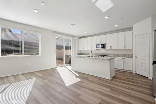 $662,000 | 19508 Hanging Rock Road, Lake Elsinore, CA 92532