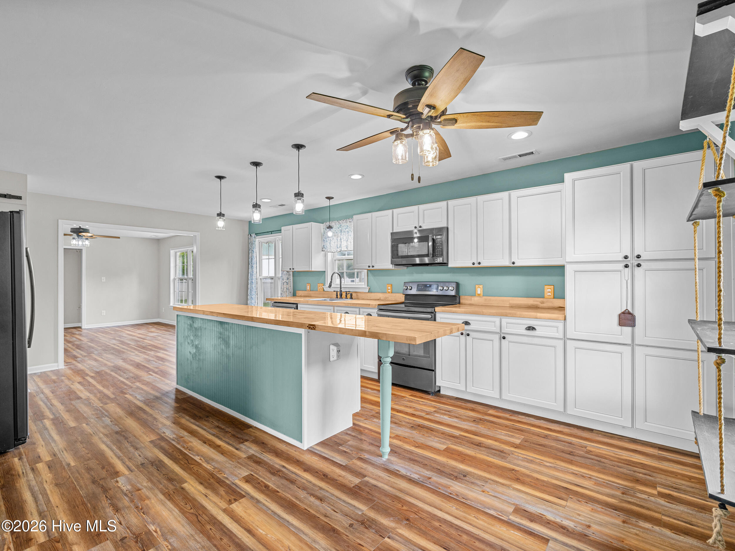 305 Rivers Edge Court Jacksonville, NC 28540 - Photo 8 of 37