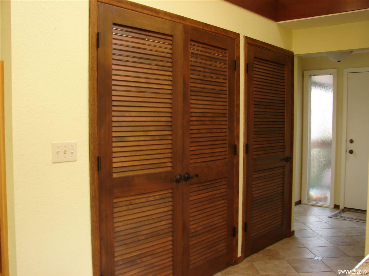 3895 Lone Oak Road Southeast Salem, OR 97302 - Photo 4 of 23 Gallery Image 4