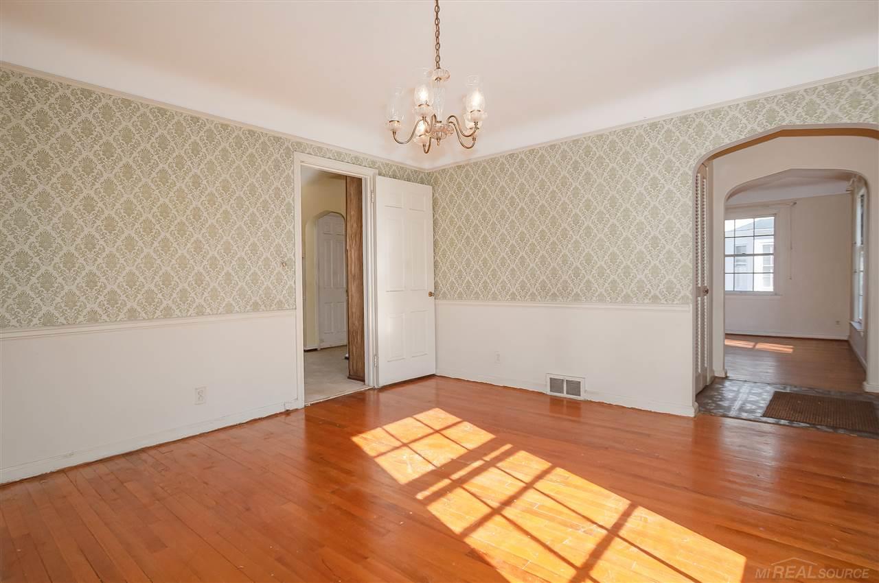 1590 Fairholme Road Grosse Pointe Woods, MI 48236 - Photo 16 of 32