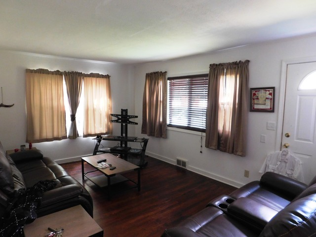 113 Bay Road Fox Lake, IL 60020 - Photo 5 of 16