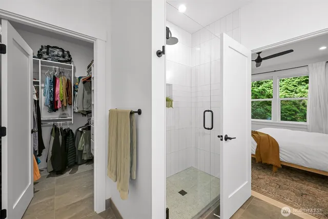 a en suite bathroom with a shower