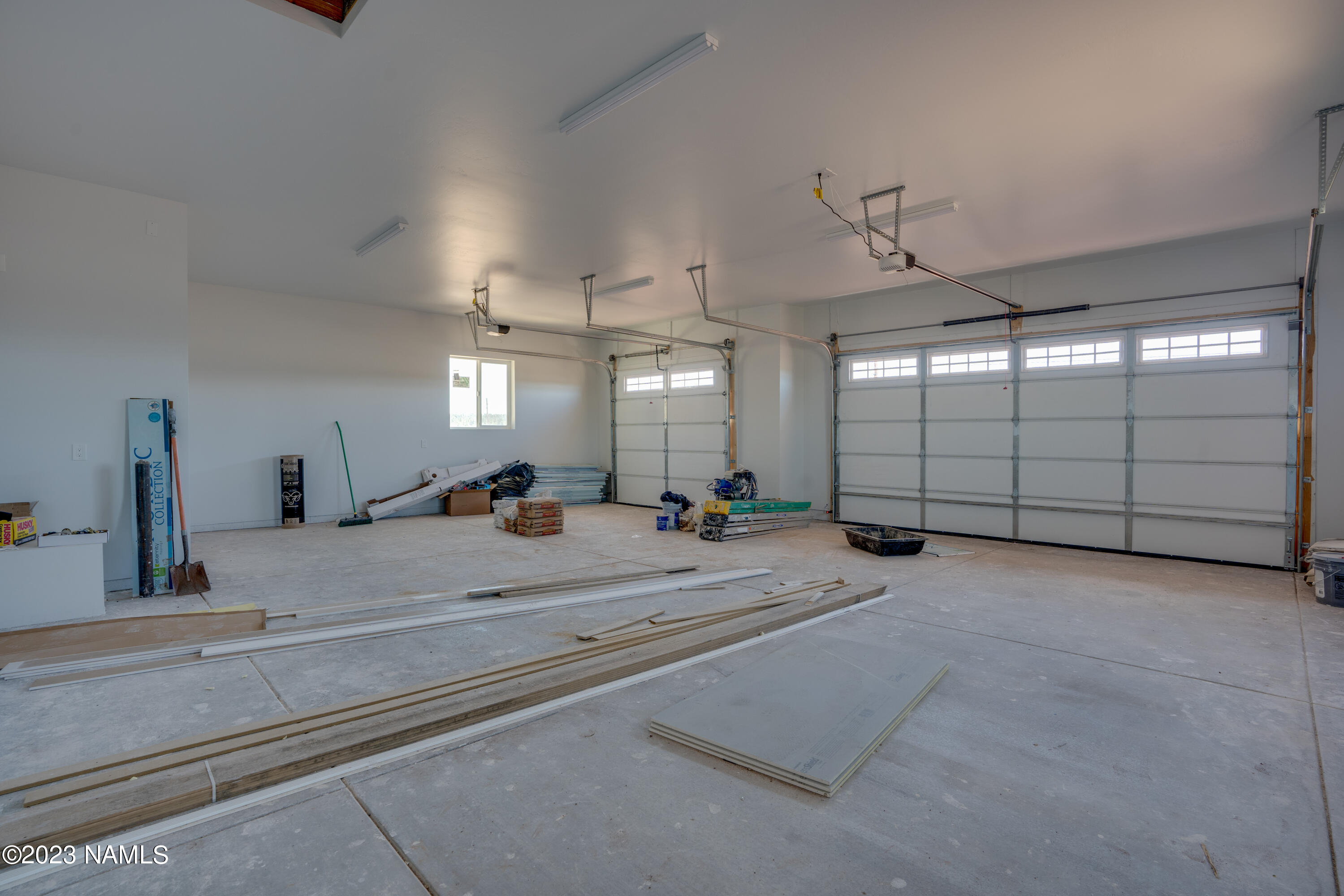 8041 East Pittman Valley Road Williams, AZ 86046 - Photo 6 of 11 garage
