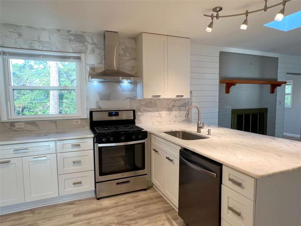3158 Shabromat Way Atlanta, GA 30341 - Photo 32 of 47 a kitchen with a stove and a sink