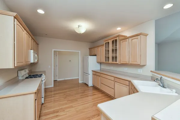 $4,000 | 4N382 Mark Twain Street, St. Charles, IL 60175