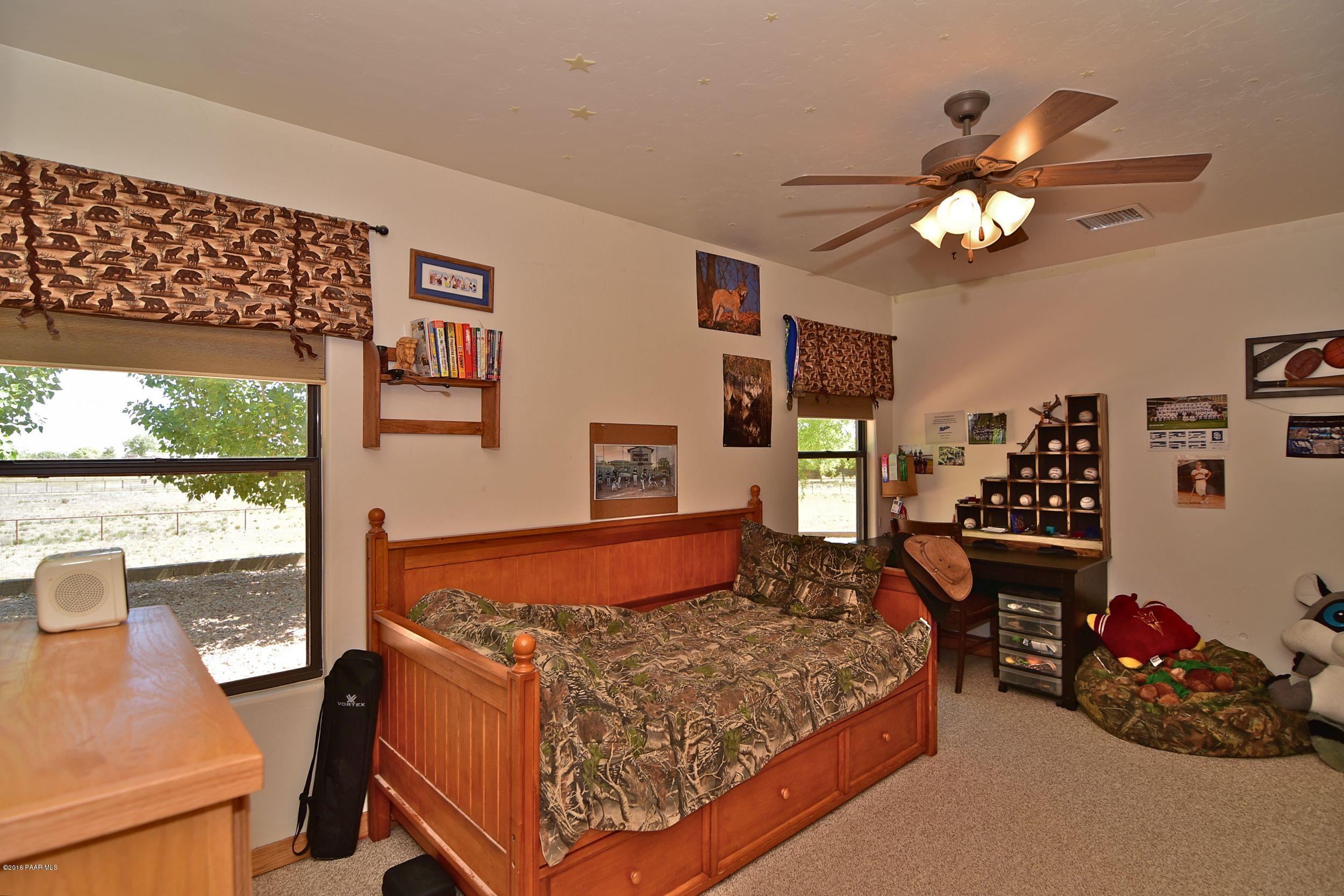 22150 North Rustic Ranch Road Paulden, AZ 86334 - Photo 21 of 33 Guest Bedroom 1
