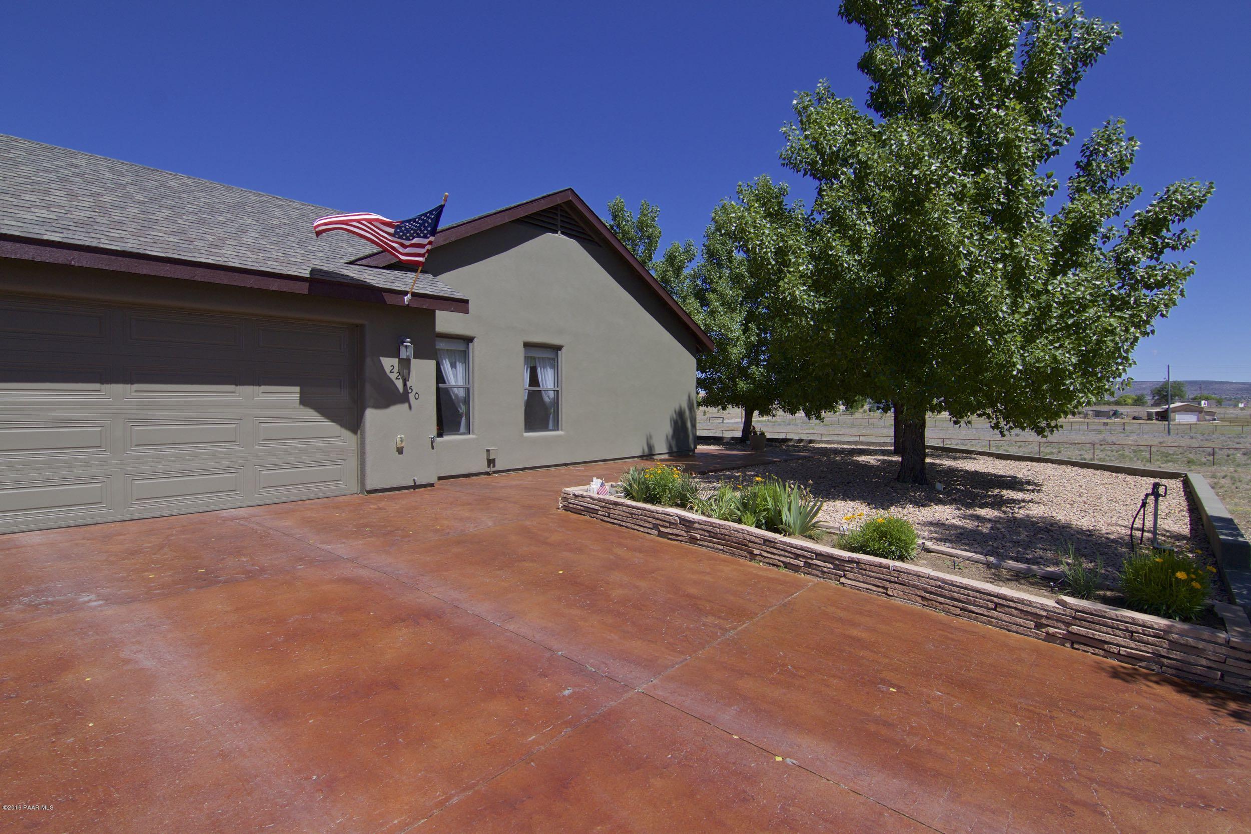 22150 North Rustic Ranch Road Paulden, AZ 86334 - Photo 4 of 33 Side Entry Garage