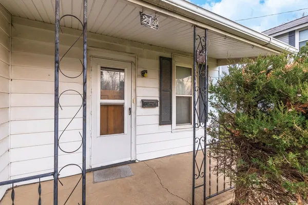 $74,900 | 214 West Owsley Street, Chenoa, IL 61726