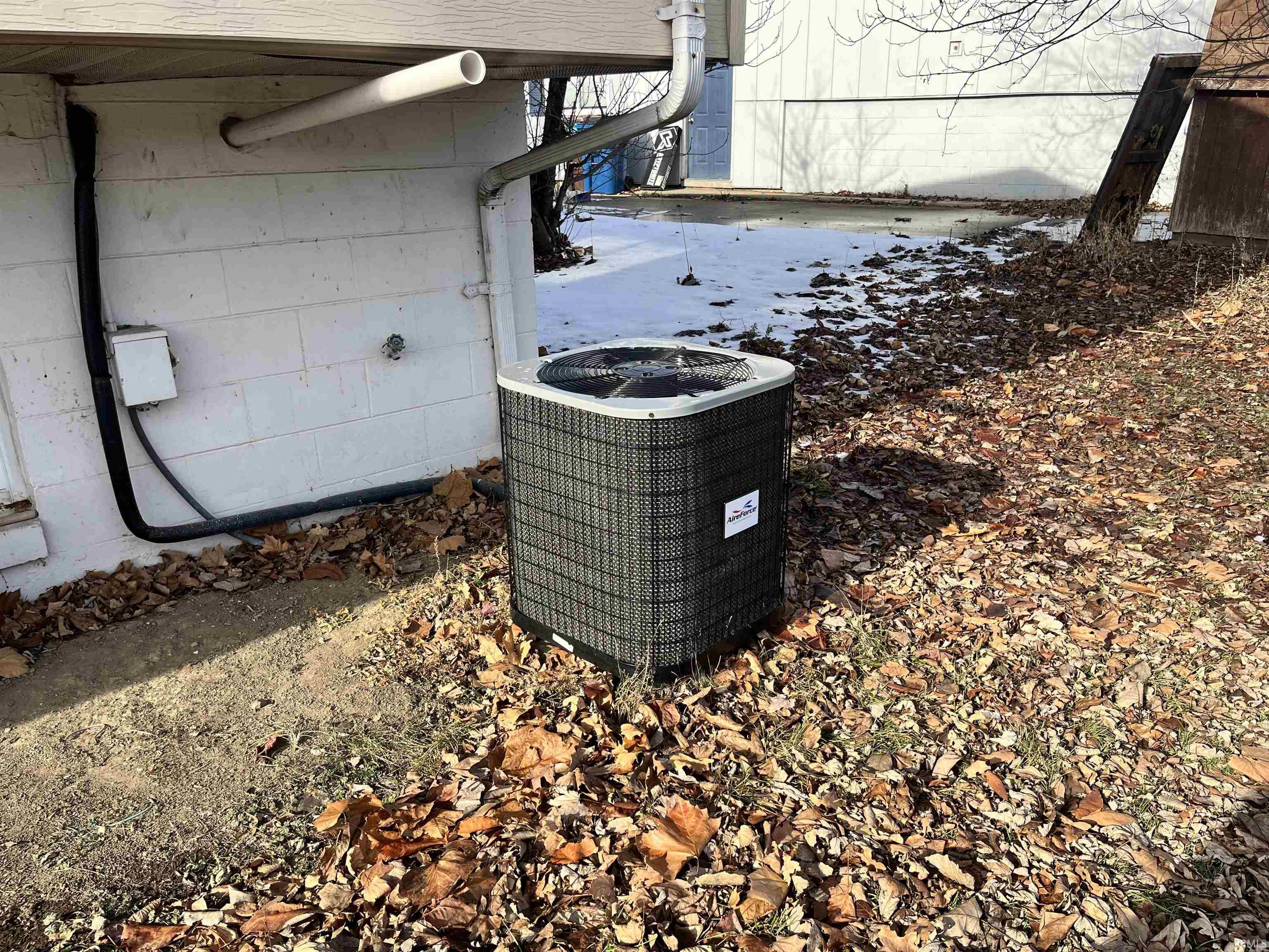 2038 Shaw Avenue Peru, IN 46970 - Photo 5 of 23