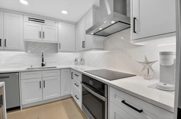 $1,325,000 | 3400 South Ocean Boulevard, Unit 10M, Highland Beach, FL 33487