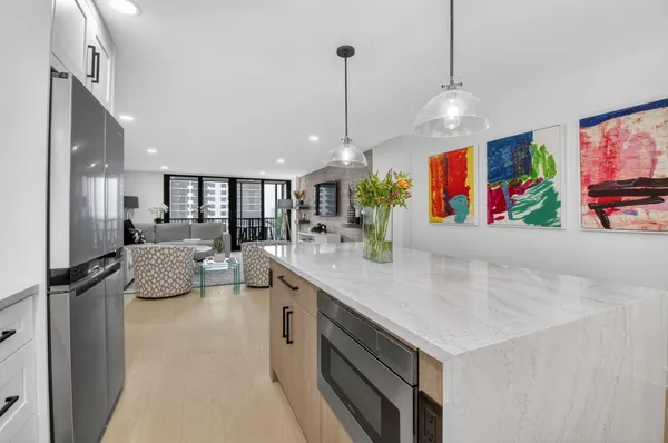 $1,325,000 | 3400 South Ocean Boulevard, Unit 10M, Highland Beach, FL 33487