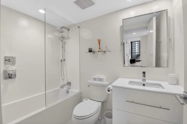 $1,325,000 | 3400 South Ocean Boulevard, Unit 10M, Highland Beach, FL 33487