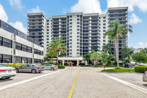 $1,325,000 | 3400 South Ocean Boulevard, Unit 10M, Highland Beach, FL 33487