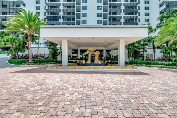 $1,325,000 | 3400 South Ocean Boulevard, Unit 10M, Highland Beach, FL 33487
