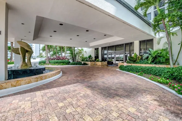 $1,325,000 | 3400 South Ocean Boulevard, Unit 10M, Highland Beach, FL 33487