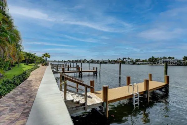 $1,325,000 | 3400 South Ocean Boulevard, Unit 10M, Highland Beach, FL 33487