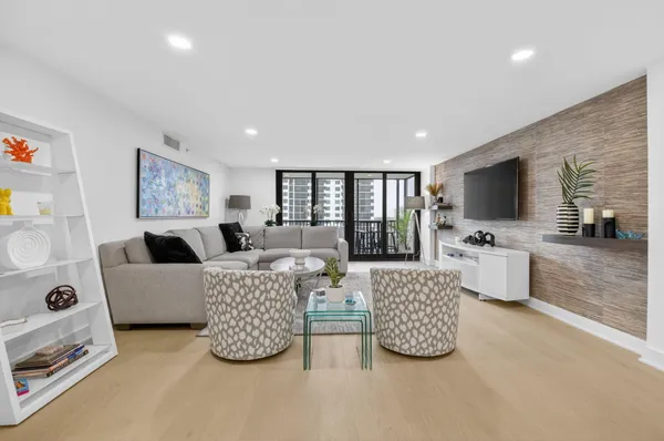 $1,325,000 | 3400 South Ocean Boulevard, Unit 10M, Highland Beach, FL 33487