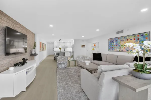 $1,325,000 | 3400 South Ocean Boulevard, Unit 10M, Highland Beach, FL 33487