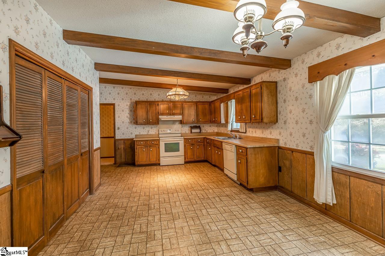 410 West Road Roebuck, SC 29376 - Photo 7 of 25