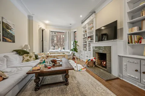 $4,895,000 | 1505-1507 North Dearborn Parkway, Chicago, IL 60610