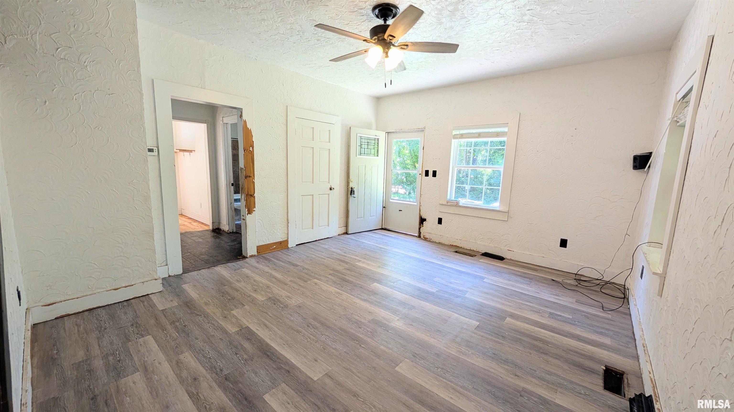 434 Wesley Road Creve Coeur, IL 61610 - Photo 5 of 25 Gallery Image 5