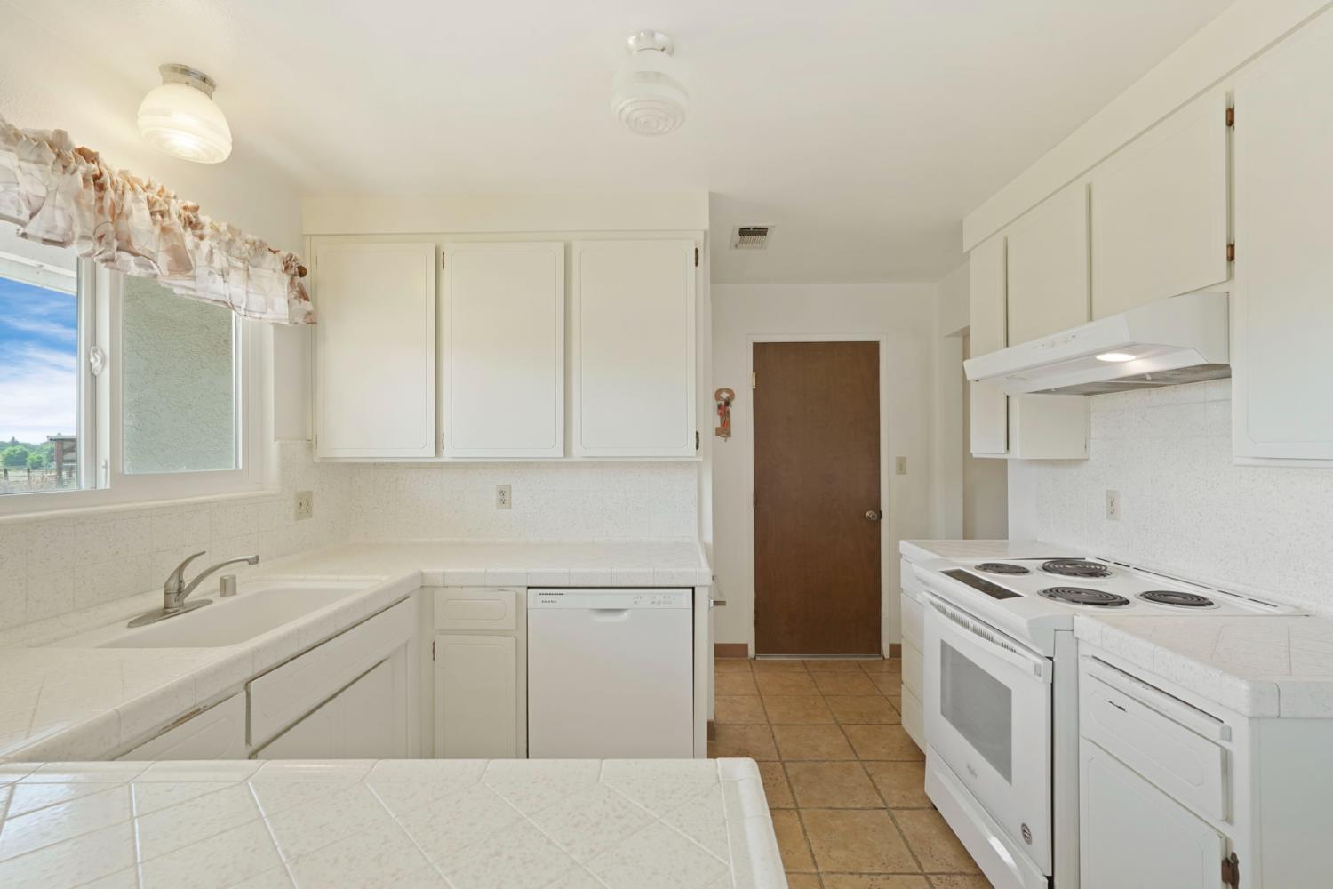 9480 Sunflower Road Wilton, CA 95693 - Photo 12 of 44 Gallery Image 12