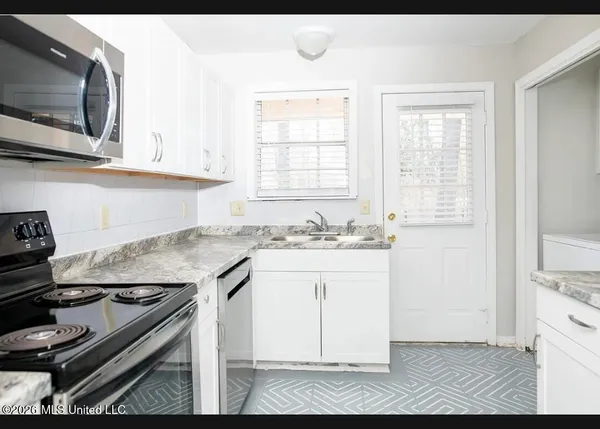 $245,000 | 2443 River Oaks Boulevard, Unit A & B, Jackson, MS 39211