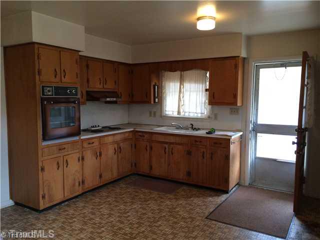 6731 Chilton Road High Point, NC 27263 - Photo 2 of 11 Kitchen.