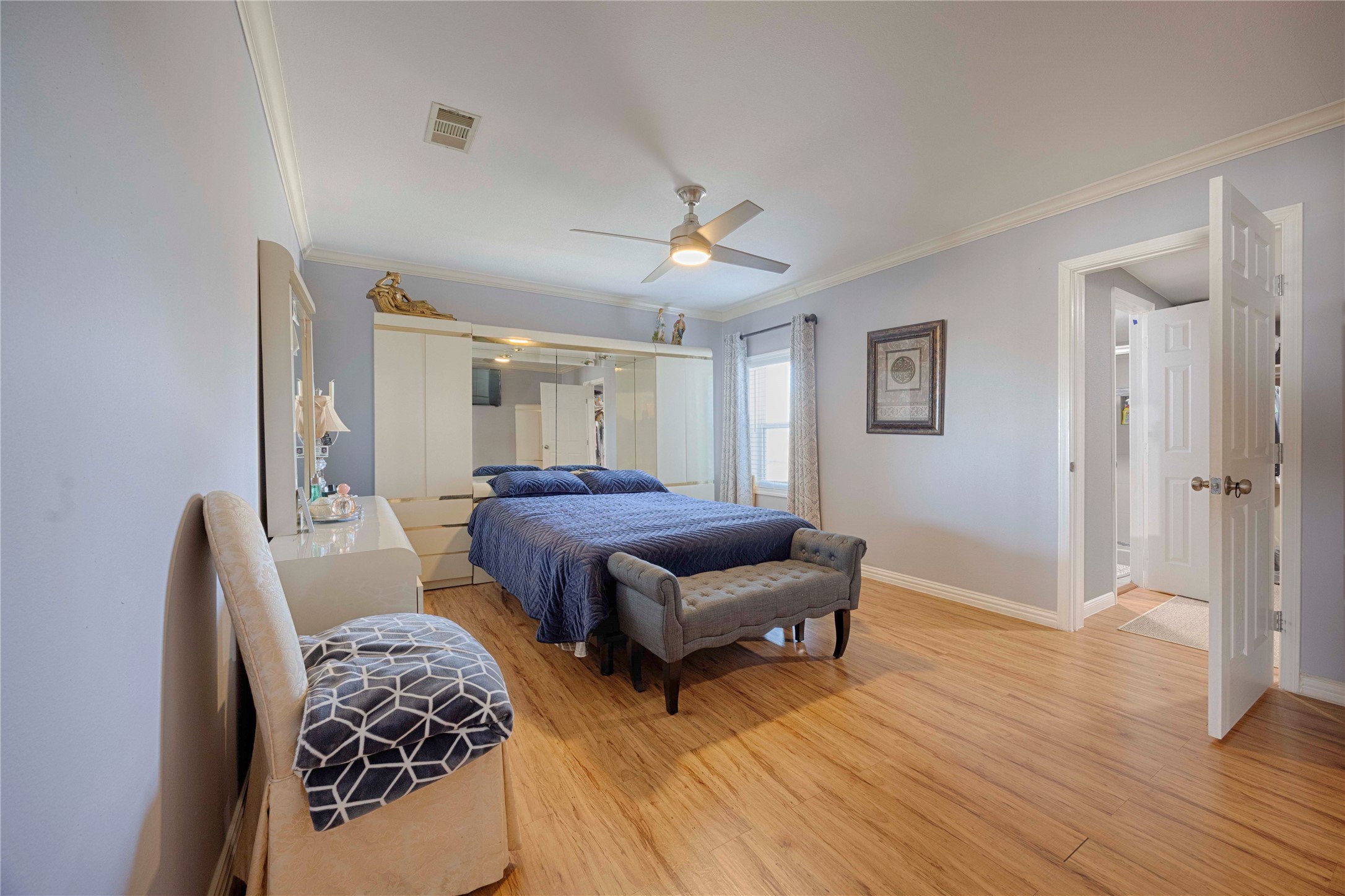 5135 Highway 90 Schulenburg, TX 78956 - Photo 15 of 32 a living room with furniture and a wooden floor