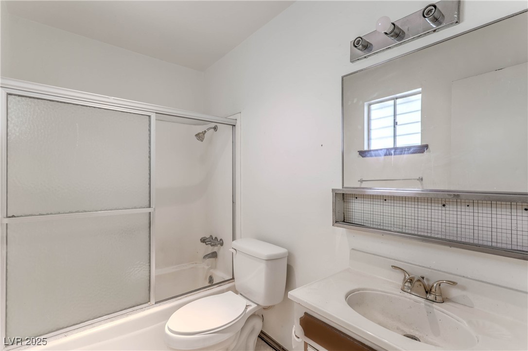 5404 South Swenson Street, Unit 34 Las Vegas, NV 89119 - Photo 19 of 28 Full bath featuring combined bath / shower with glass door and vanity