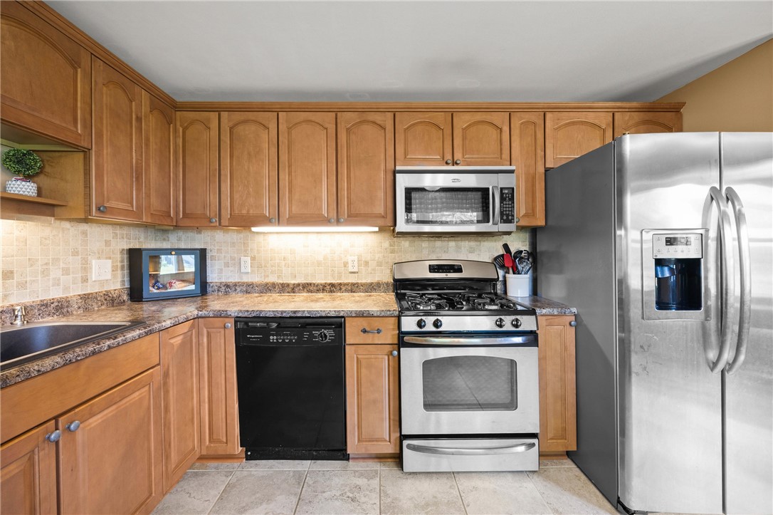 648 Meadowbriar Road Greece, NY 14616 - Photo 10 of 50