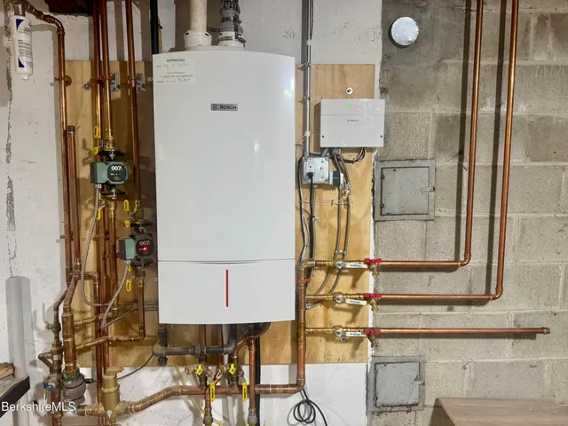 $359,900 | 211 Hancock Road, Pittsfield, MA 01201