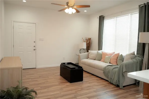 $1,250 | 2108 East San Andrea Street, Unit 34, Edinburg, TX 78542
