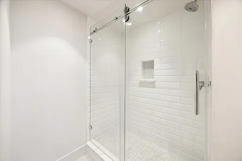 $525,000 | 5001 Woodway Drive, Unit 1106, Houston, TX 77056