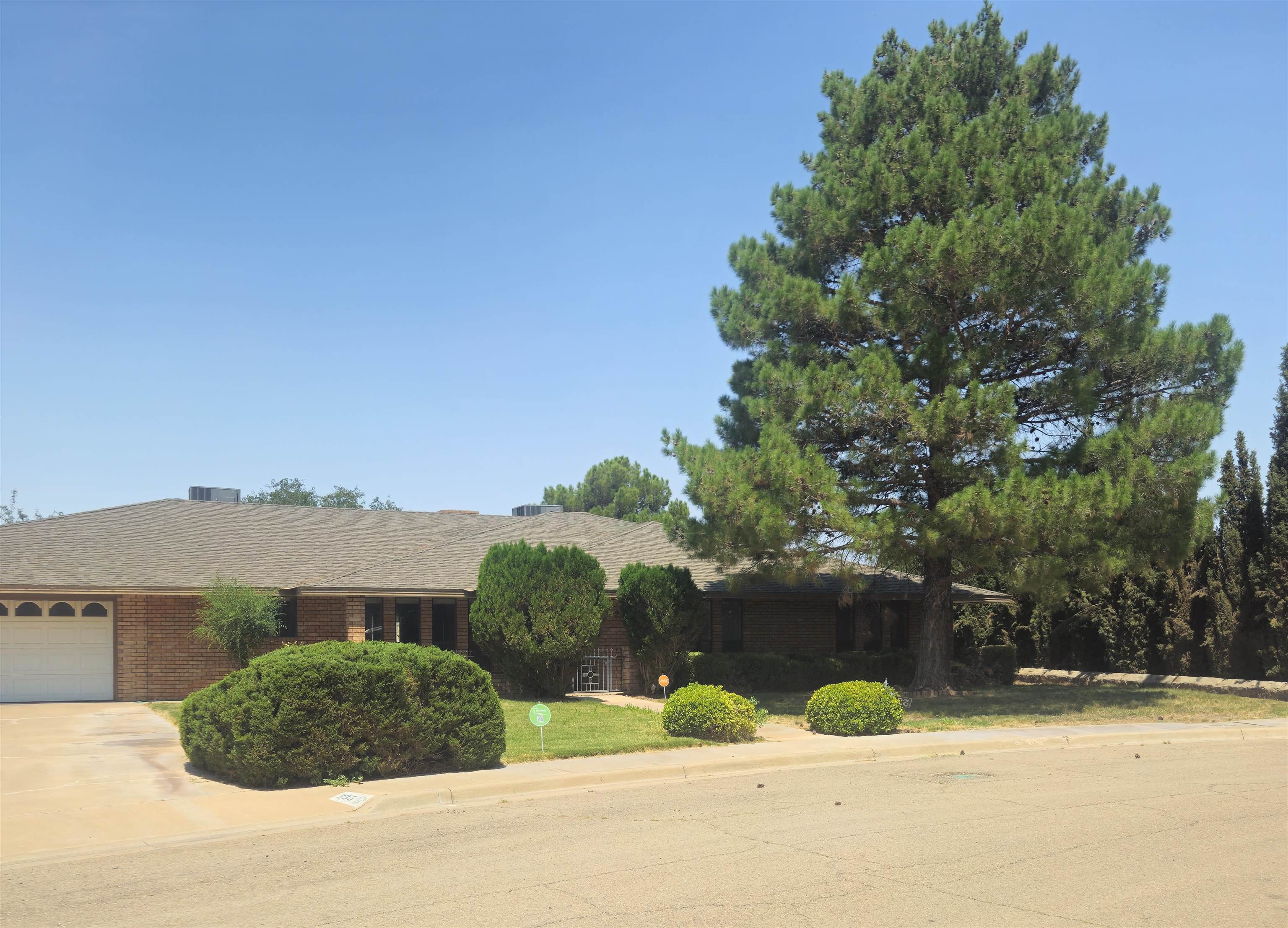 235 Eagle Loop Alamogordo, NM 88310 - Photo 1 of 75 Gallery Image 1