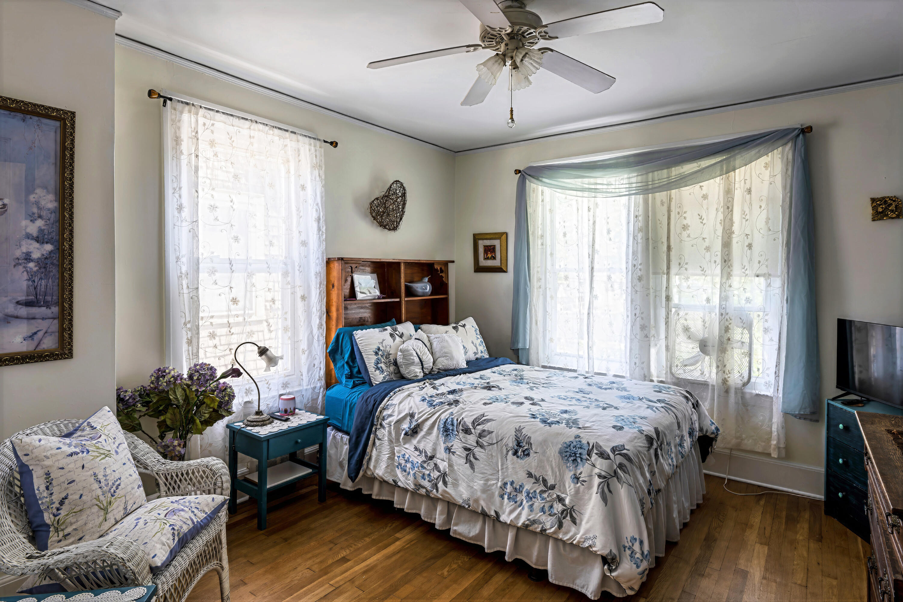 877 Burlingame Street Detroit, MI 48202 - Photo 11 of 21 Blue Suite bedroom ed