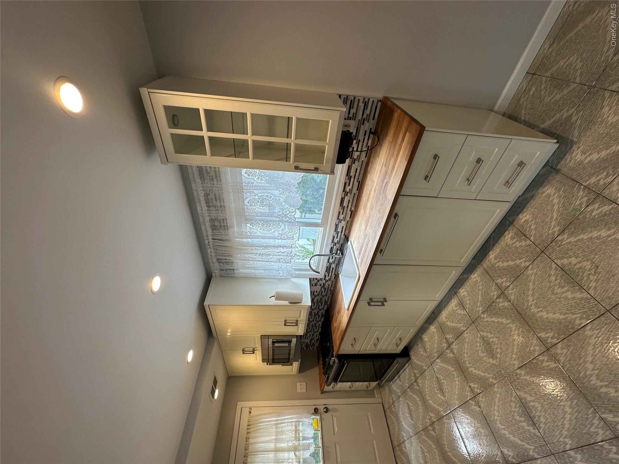 5 Ashwood Road Port Washington, NY 11050 - Photo 6 of 20