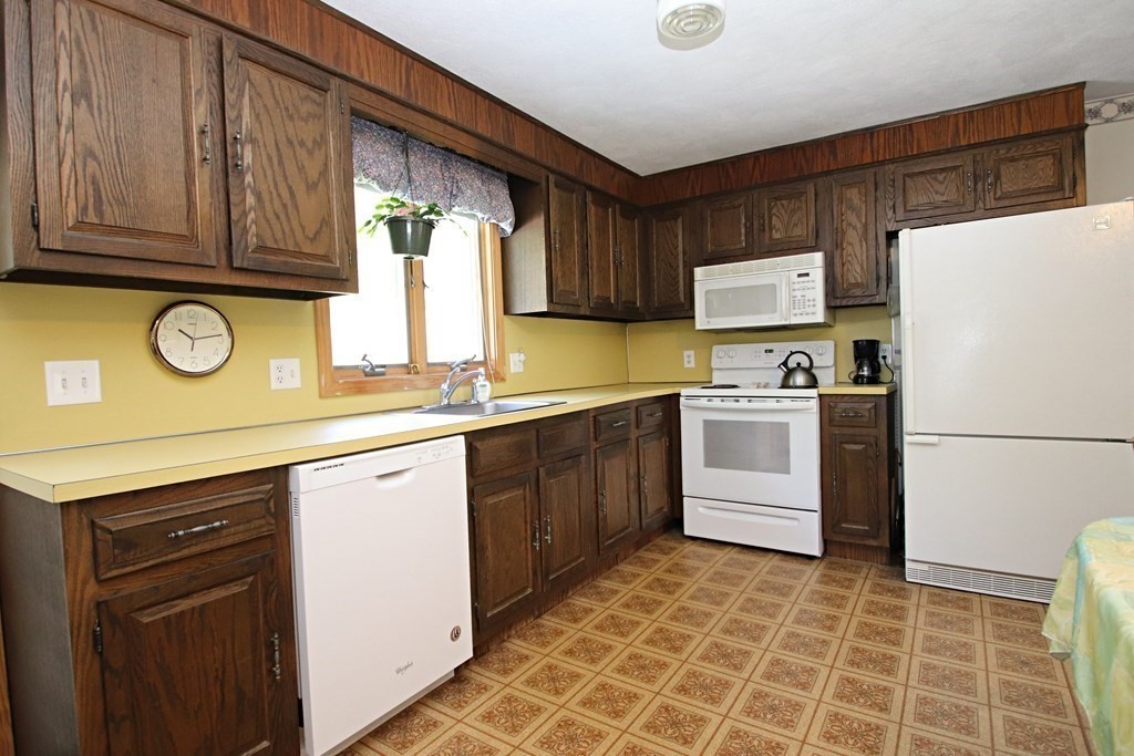 4 Fernwood Road Saugus, MA 01906 - Photo 9 of 38 Gallery Image 9