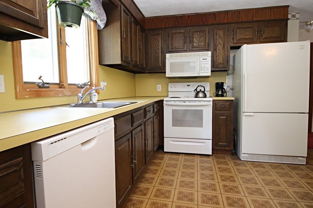 4 Fernwood Road Saugus, MA 01906 - Photo 10 of 38 Gallery Image 10