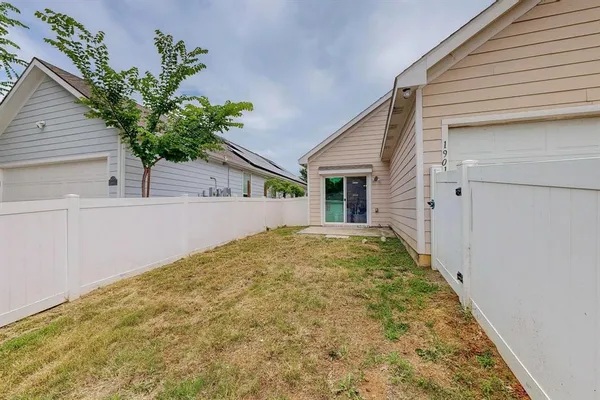 $1,895 | 1901 Prospect Lane, Providence Village, TX 76227