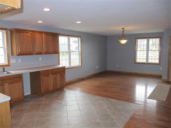 27 Grammont Road Worcester, MA 01607 - Photo 7 of 28 Gallery Image 7