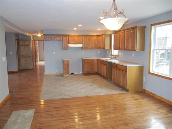 27 Grammont Road Worcester, MA 01607 - Photo 8 of 28 Gallery Image 8