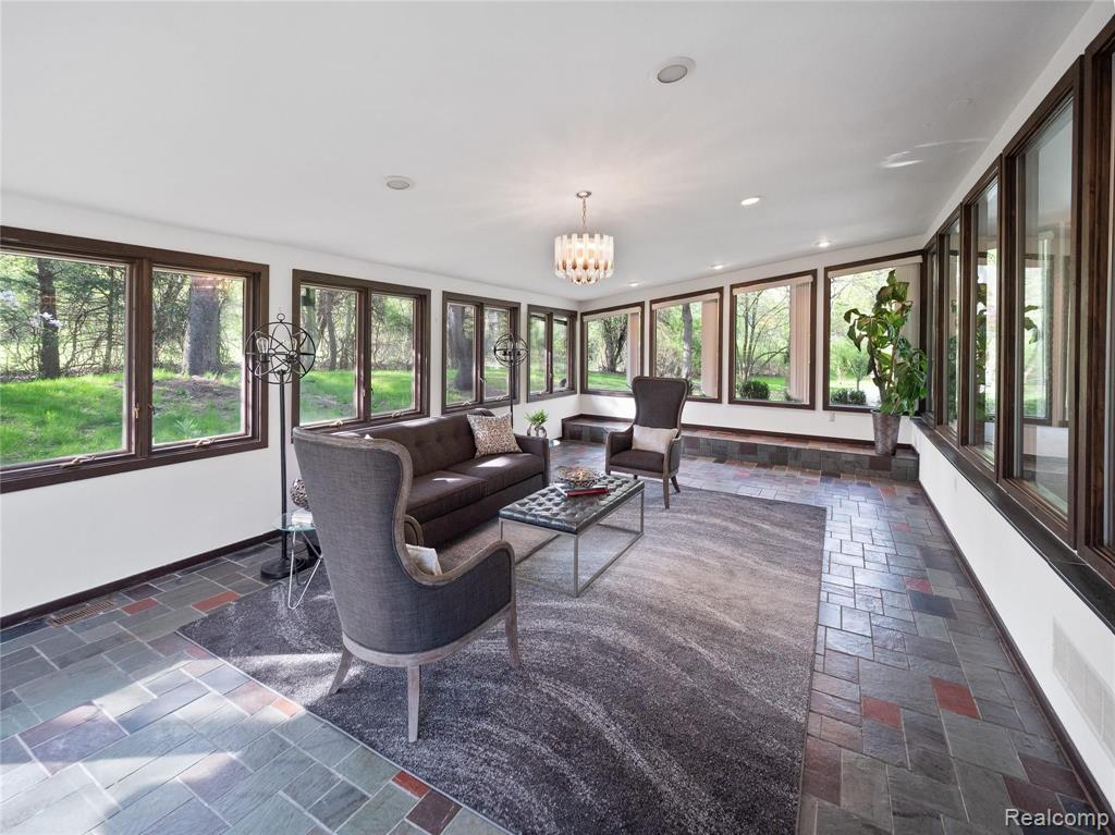 1125 Eton Cross Road Bloomfield Hills, MI 48304 - Photo 13 of 34