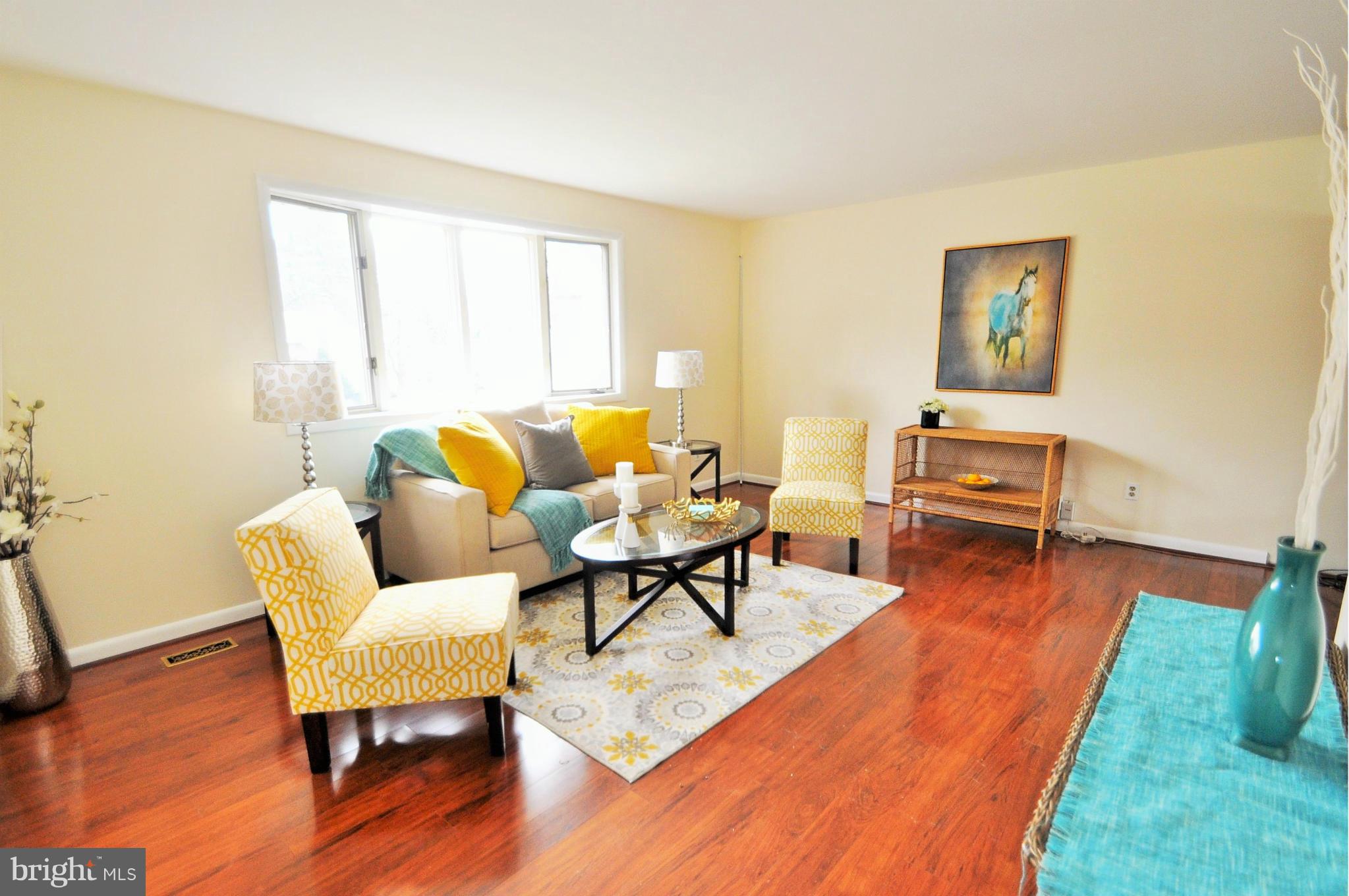 9604 Trepid Road Baltimore, MD 21236 - Photo 5 of 30 Living Room