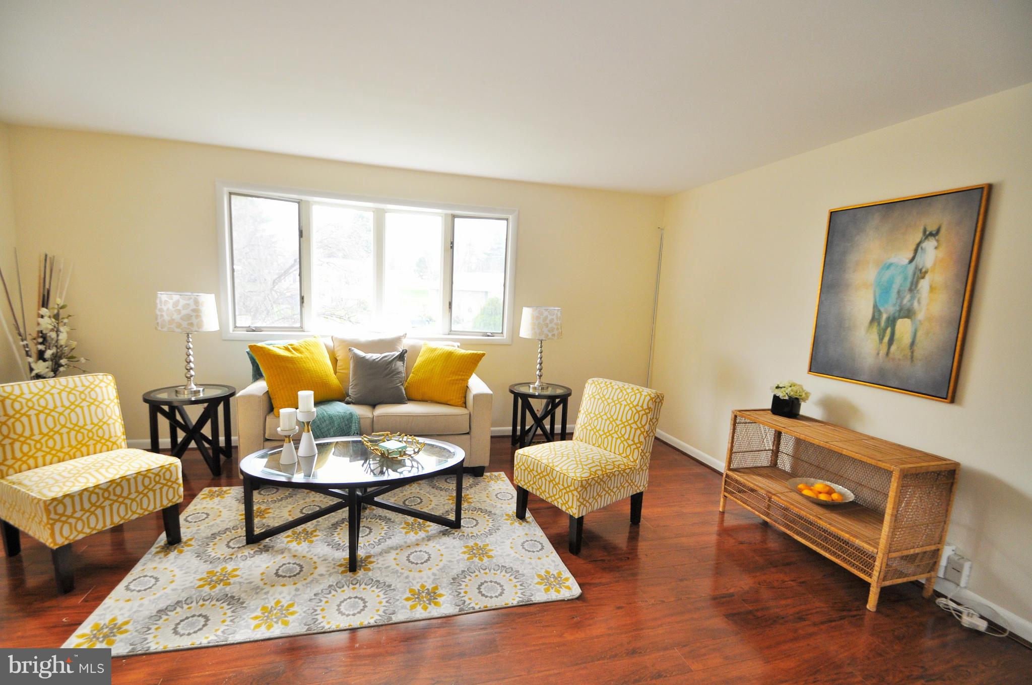 9604 Trepid Road Baltimore, MD 21236 - Photo 7 of 30 Living Room