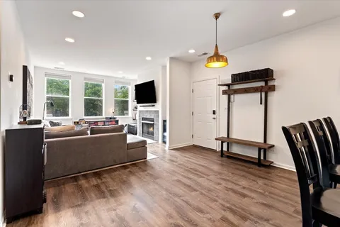 $480,000 | 1245 North Orleans Street, Unit 902, Chicago, IL 60610