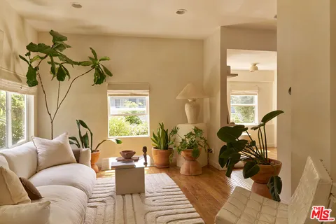 $999,998 | 404 North Avenue 52, Los Angeles, CA 90042