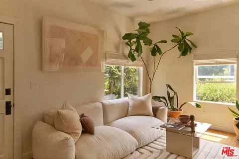 $999,998 | 404 North Avenue 52, Los Angeles, CA 90042
