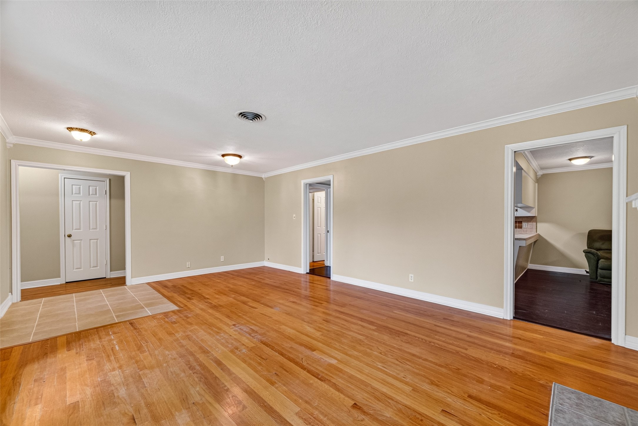 5411 Spellman Road Houston, TX 77096 - Photo 9 of 43 Gallery Image 9