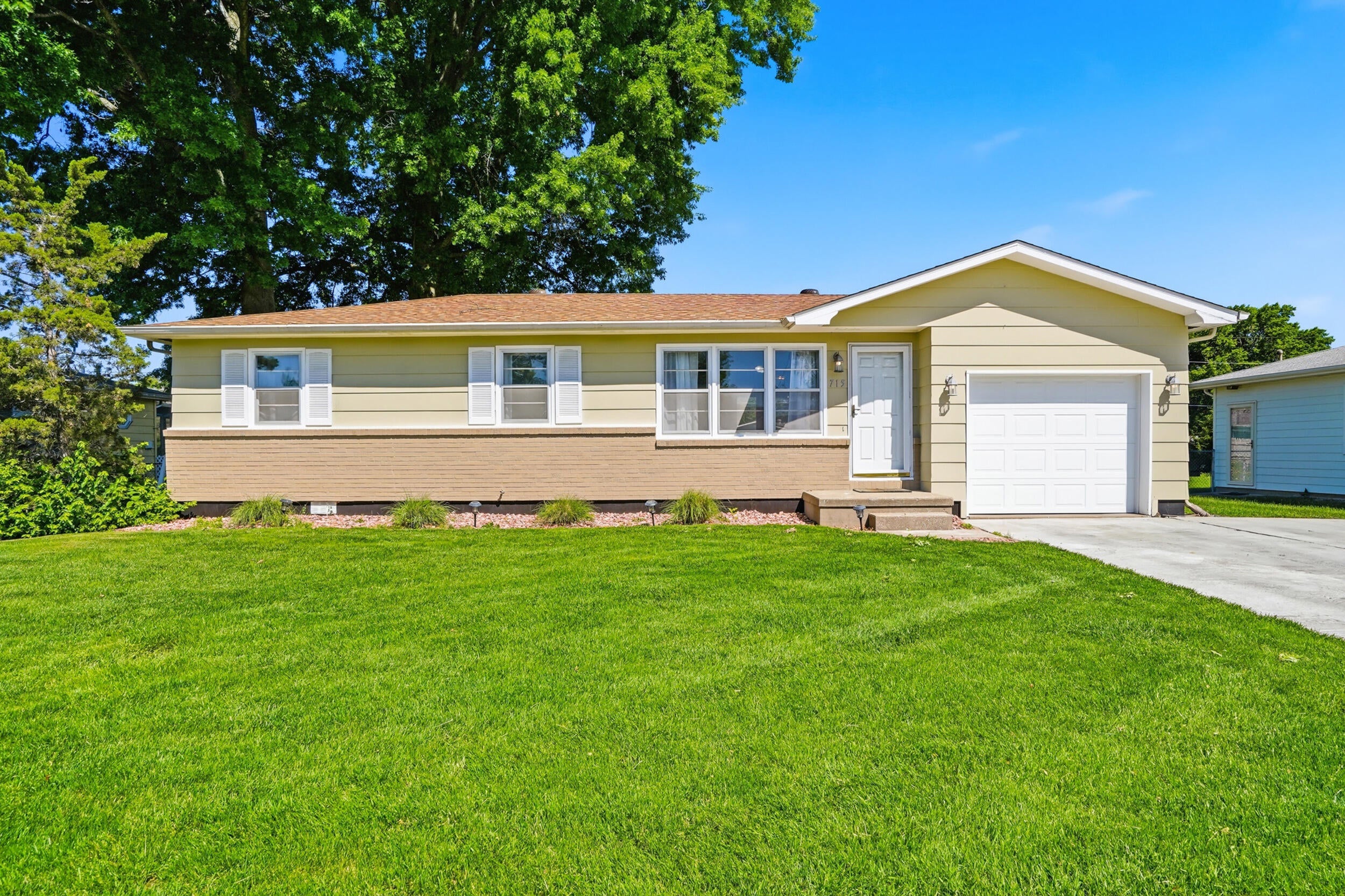 715 Grn Mdws Road Columbia, MO 65203 - Photo 1 of 1 2_715 west green meadows rd-2
